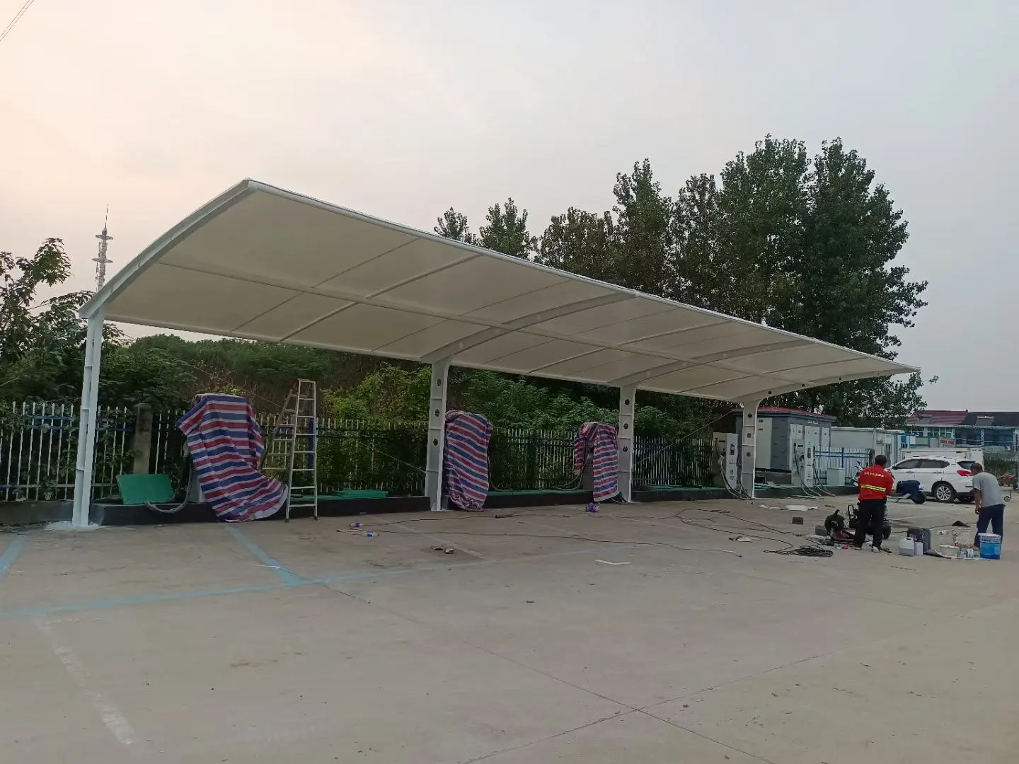 贵州仁怀膜结构工程科普：山地多雨强紫外线环境，停车棚选材别只看低价